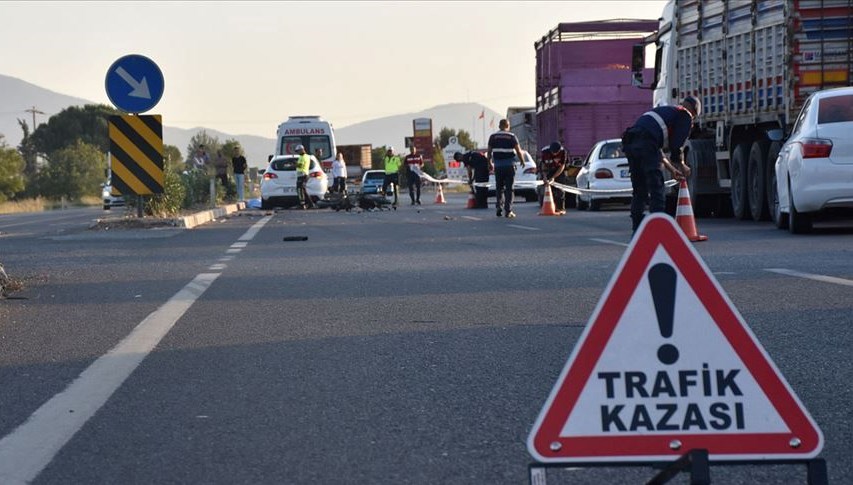 Trabzon’da kamyonet devrildi: 8 yaralı
